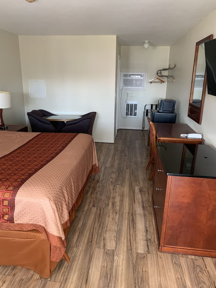 Magnuson Hotel Hampton NH 17/35