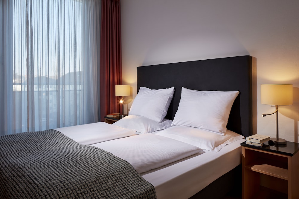 JUNIOR SUITE, QUEEN BED