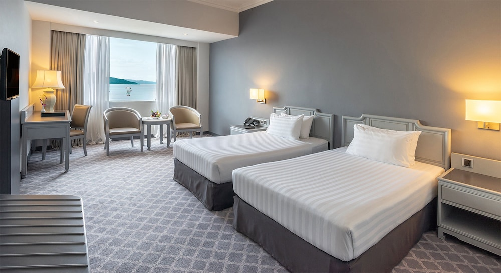 PREMIER, TWIN BEDS, SEA VIEW