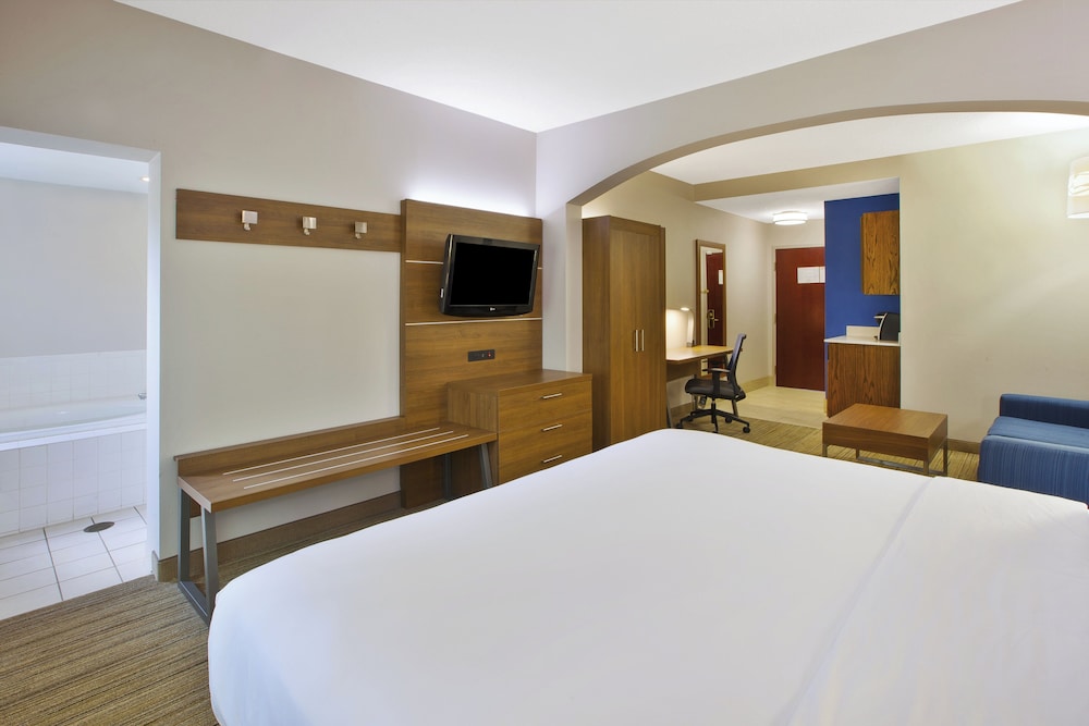 Suite, King Bed, Jetted Tub