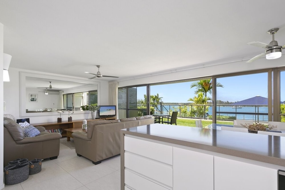 NOOSA SHORES RESORT 33/70