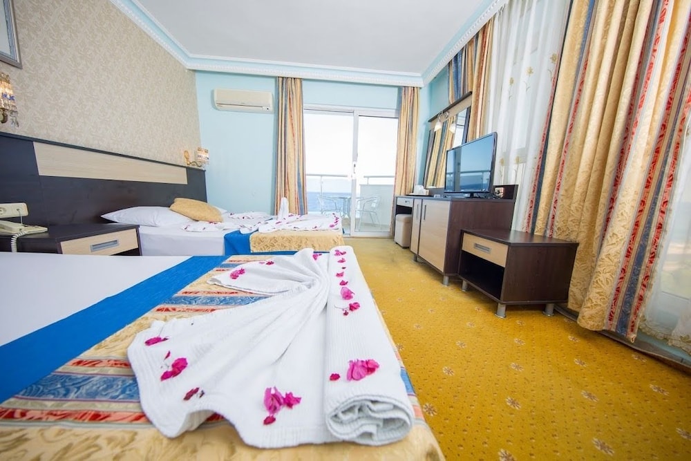 First Class Hotel 9/34