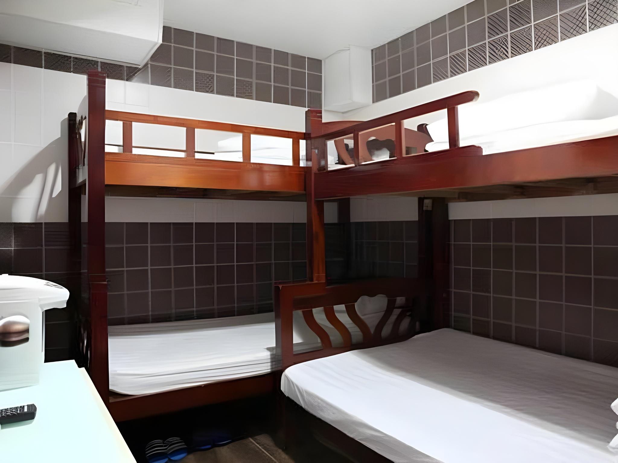 Very Good Hotel 5/19