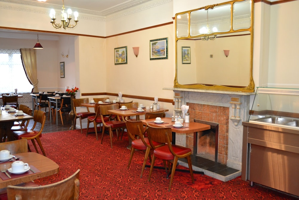 Park Hotel Ilford 52/67