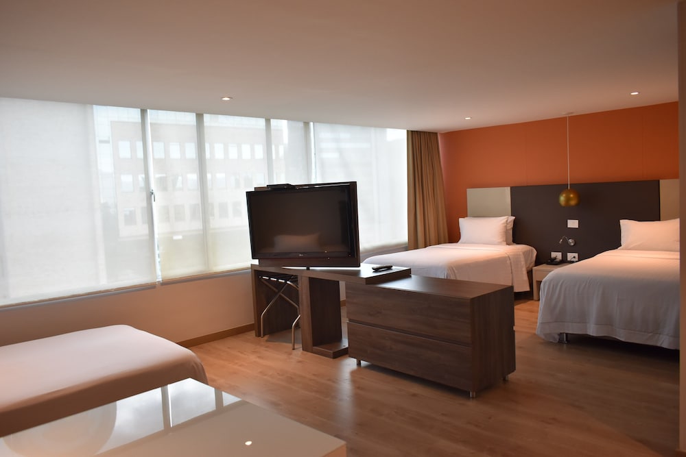HOLIDAY INN EXPRESS MEDELLIN 13/65