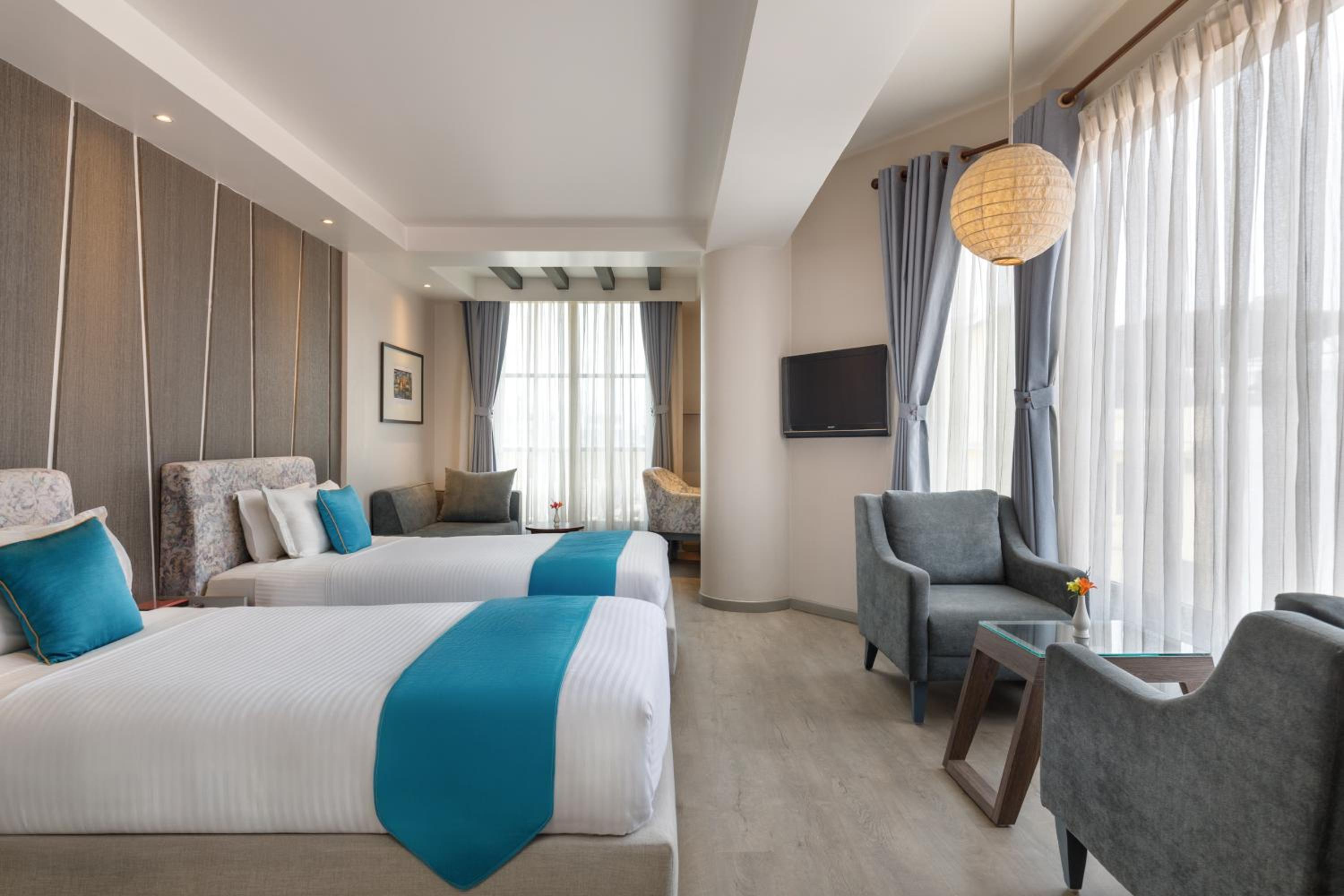 DELUXE ROOM