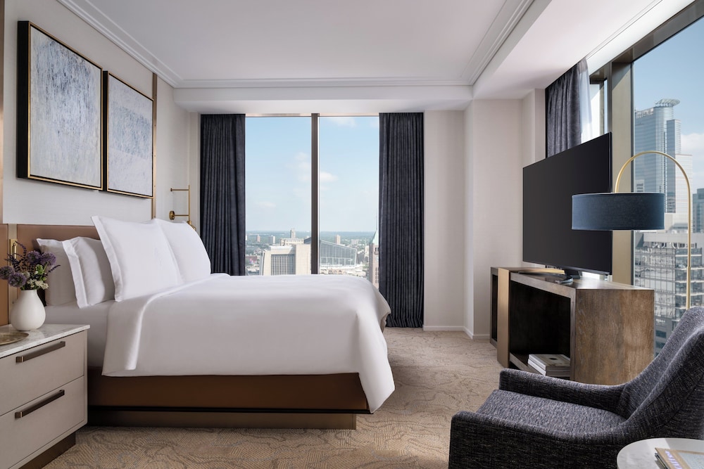 1 BEDROOM, STADIUM, SUITE