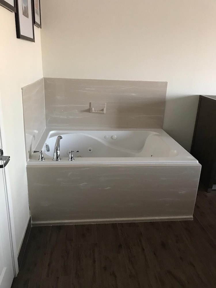 Americas Best Value Inn 7/51