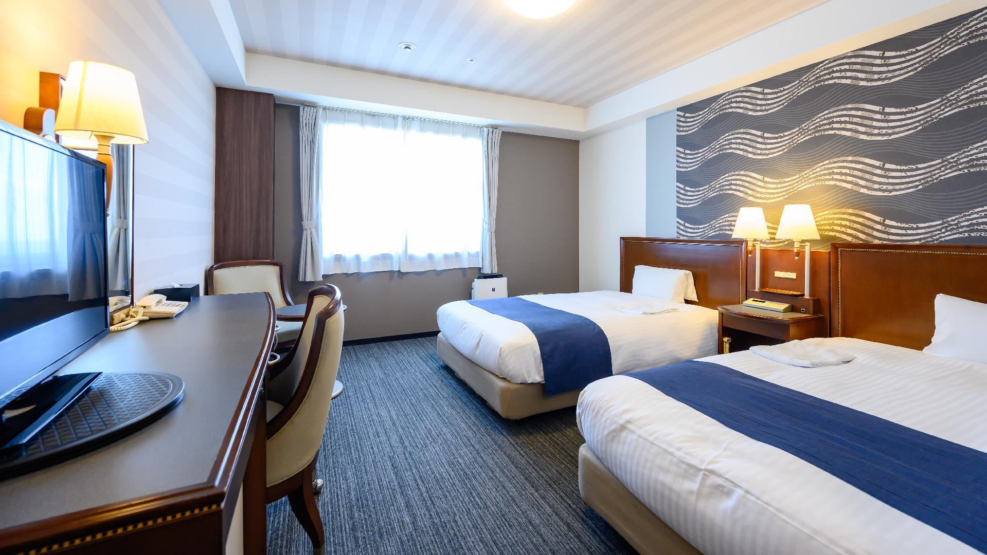 Universal, Twin Beds