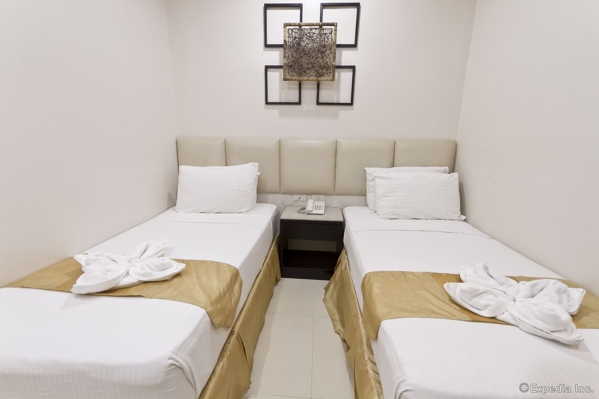 DELUXE, TWIN BEDS