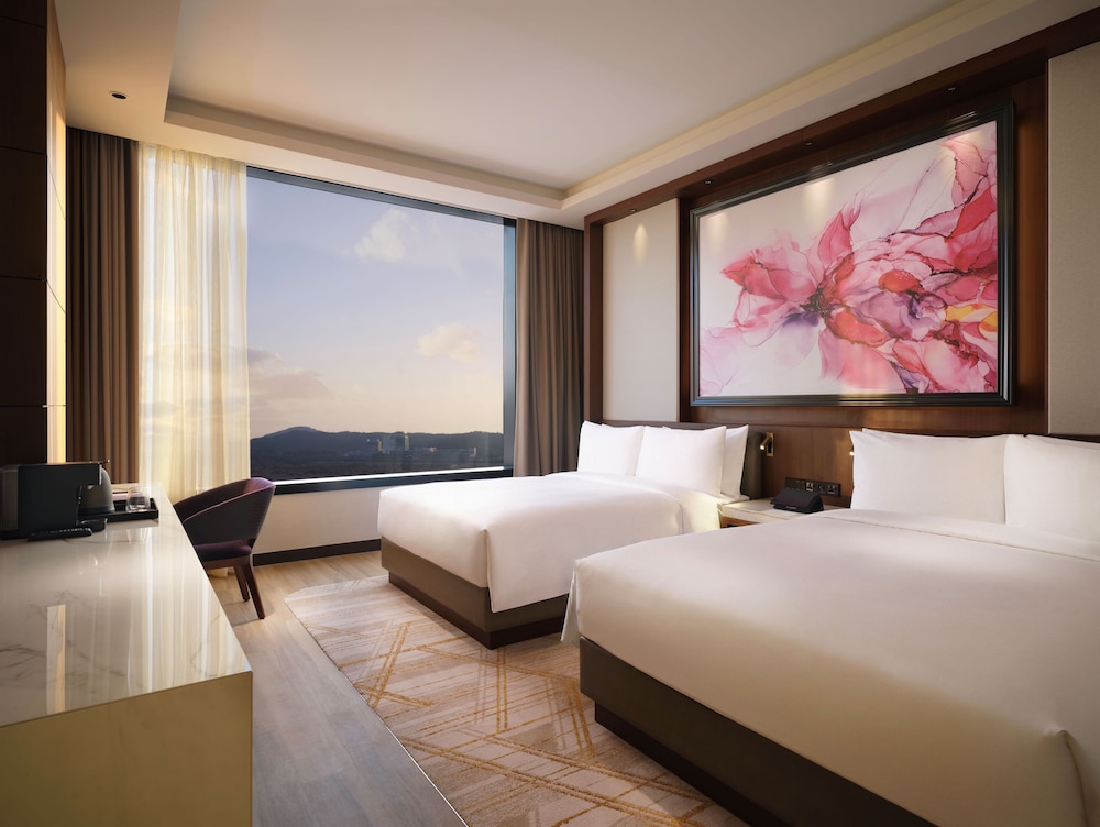Deluxe, 2 Queen Beds, Sun Tower