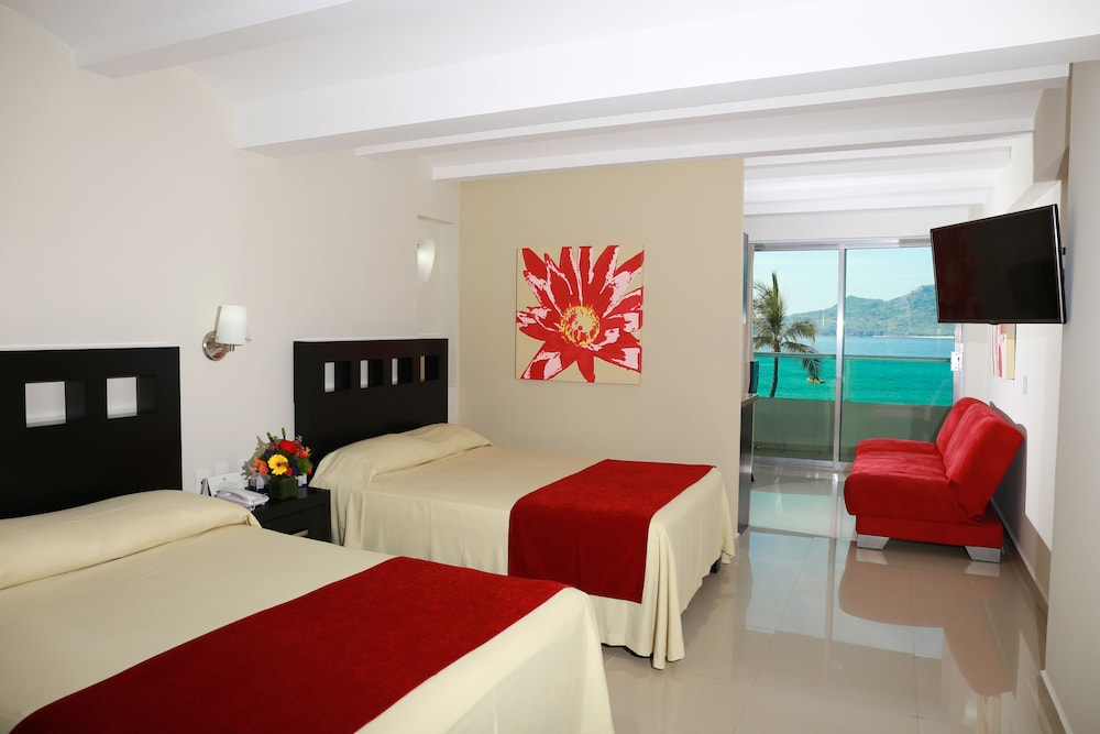 Suites Las Flores Beach Mazatlan 13/50