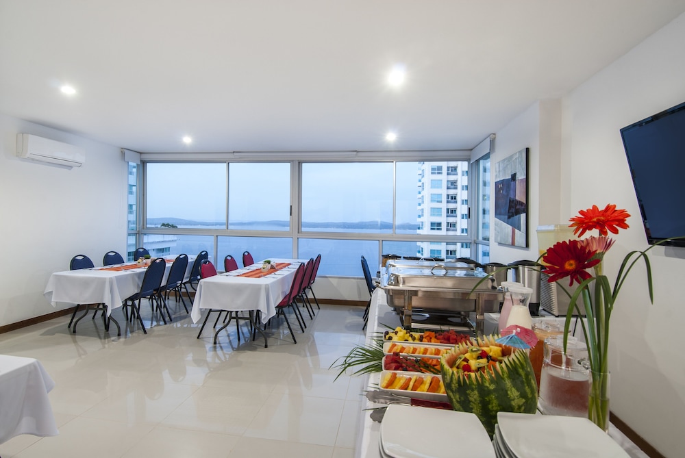 Travelers Suites Orange Cartagena 26/38