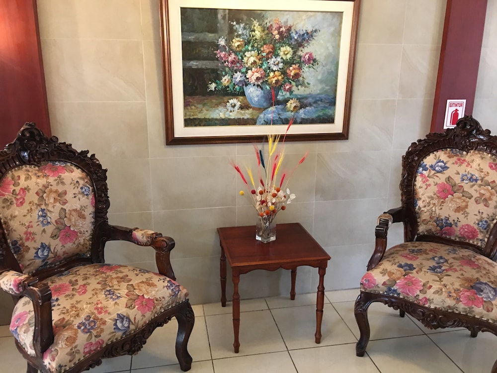 Hostal Mitad Del Mundo 58/69