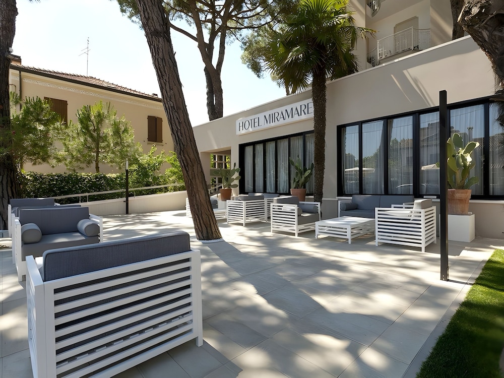 HOTEL MIRAMARE 68/70