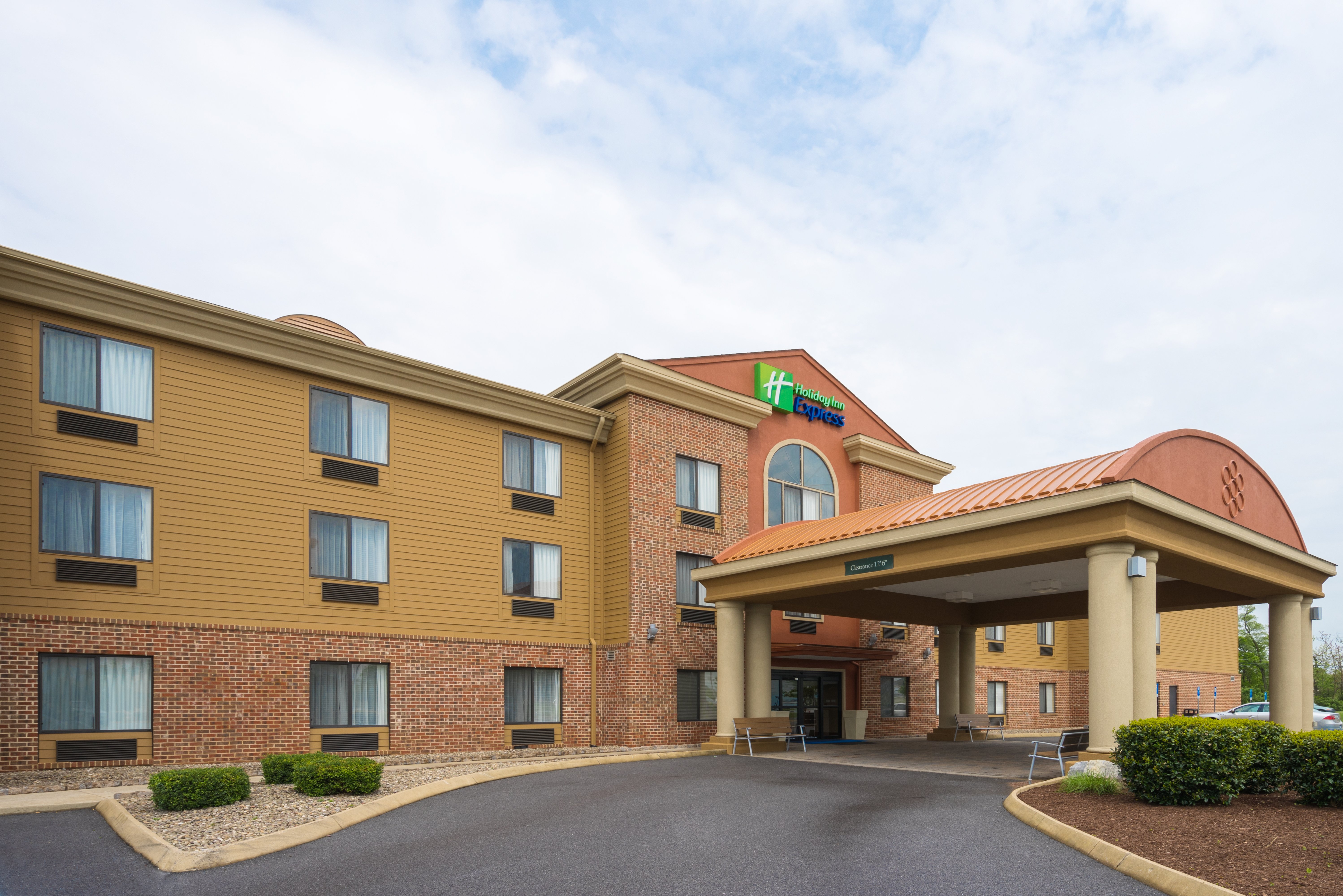 Holiday Inn Express Charles Town 6/62