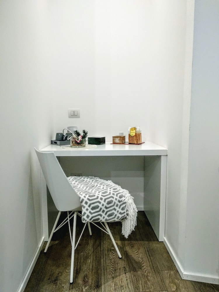 Rumi Rooms 4/34
