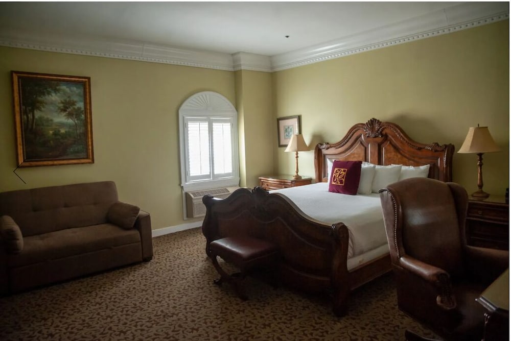 جناح جونيور بسرير كينج، The Blennerhassett Hotel 2/4