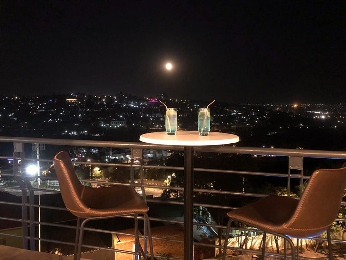 Mythos Hotel 2/19