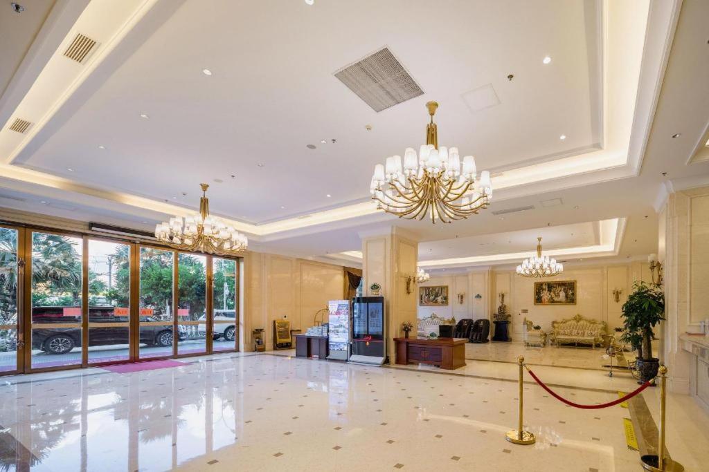 Vienna International Hotel (Sanya High-speed Railway Station) 7/39