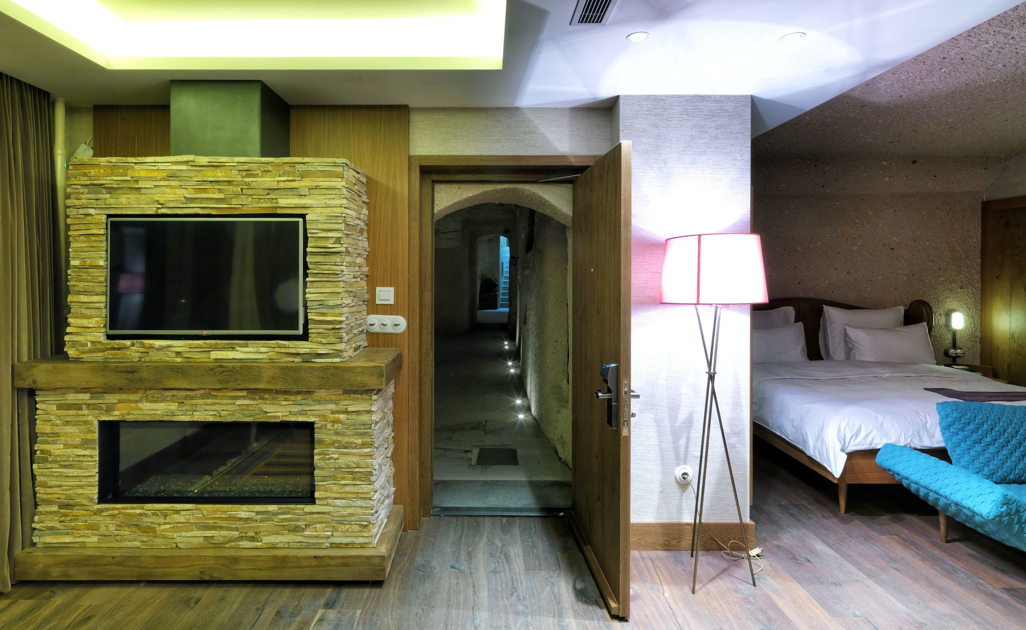 Cave, Suite, King Bed, Hot Tub