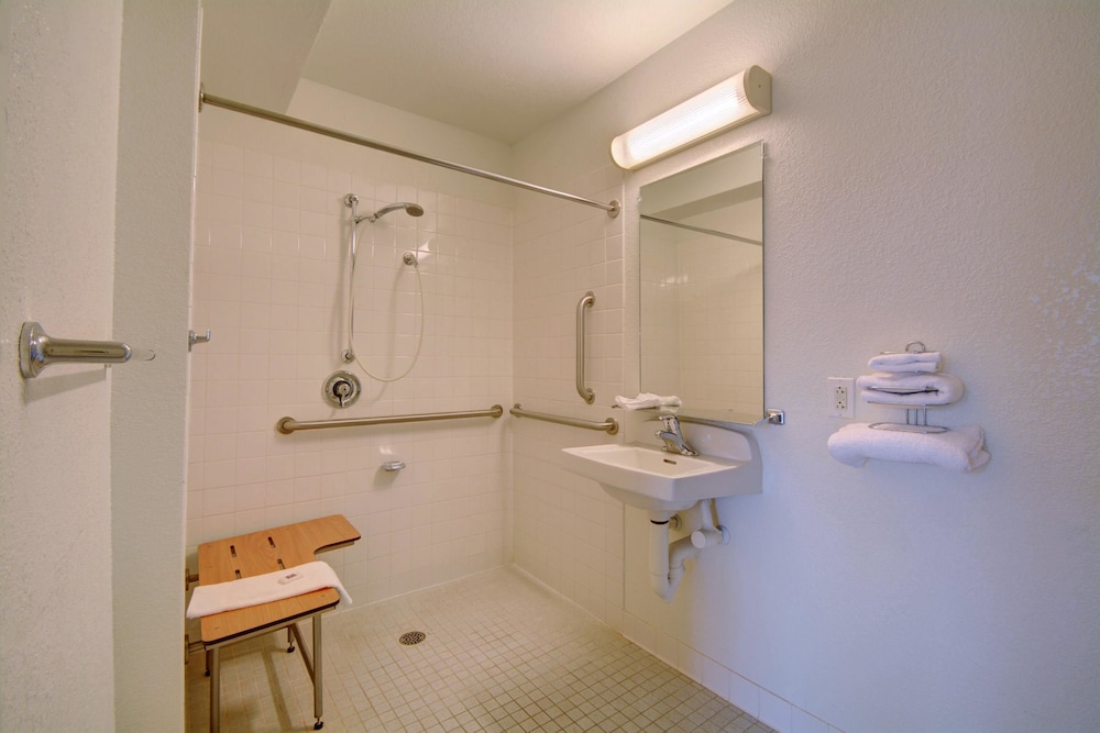 Motel6 Wethersfield, CT - Hartford 61/66