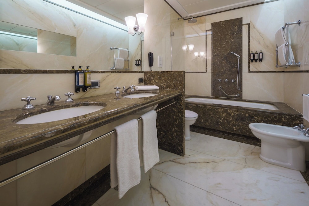 غرفة كلاسيكية مفردة بسرير كينج، Eurostars Hotel Excelsior 2/2