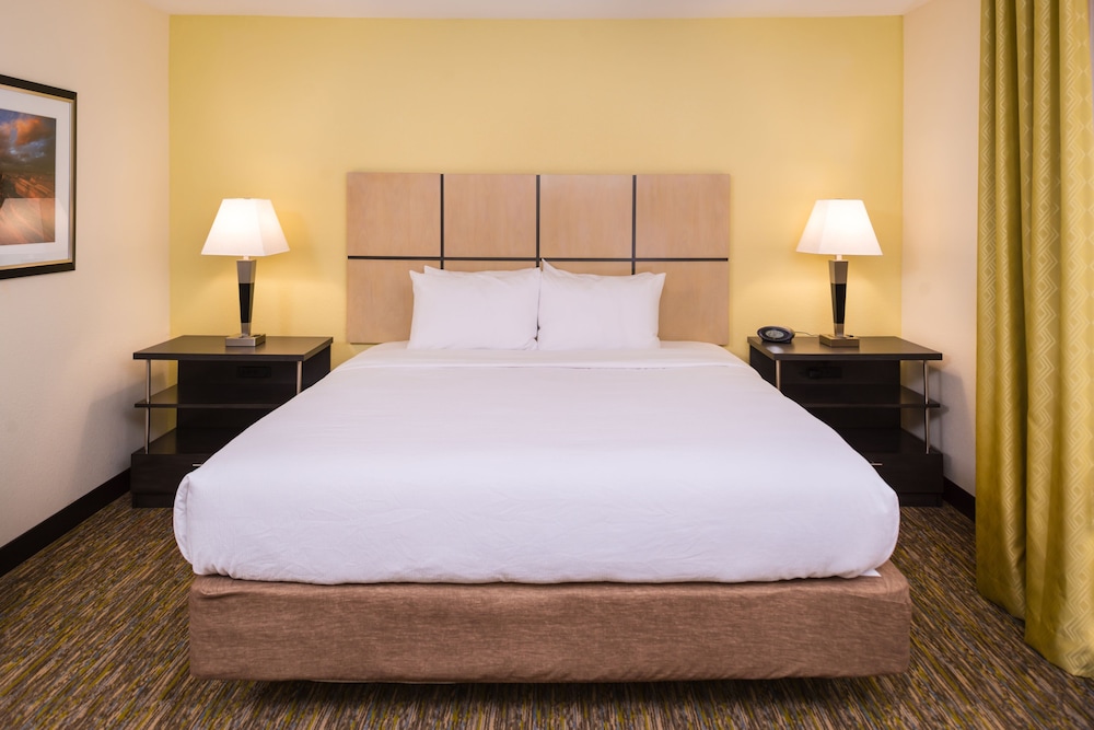 CANDLEWOOD SUITES CARLSBAD SOUTH 13/50