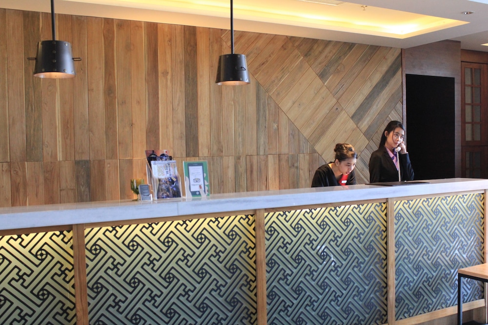 Luminor Hotel Jemursari 11/52