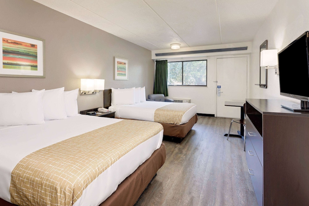 Travelodge by Wyndham College Park 13/25