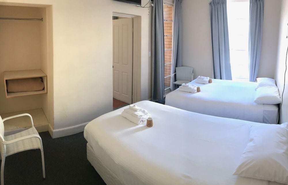 Port Macquarie Hotel 10/66