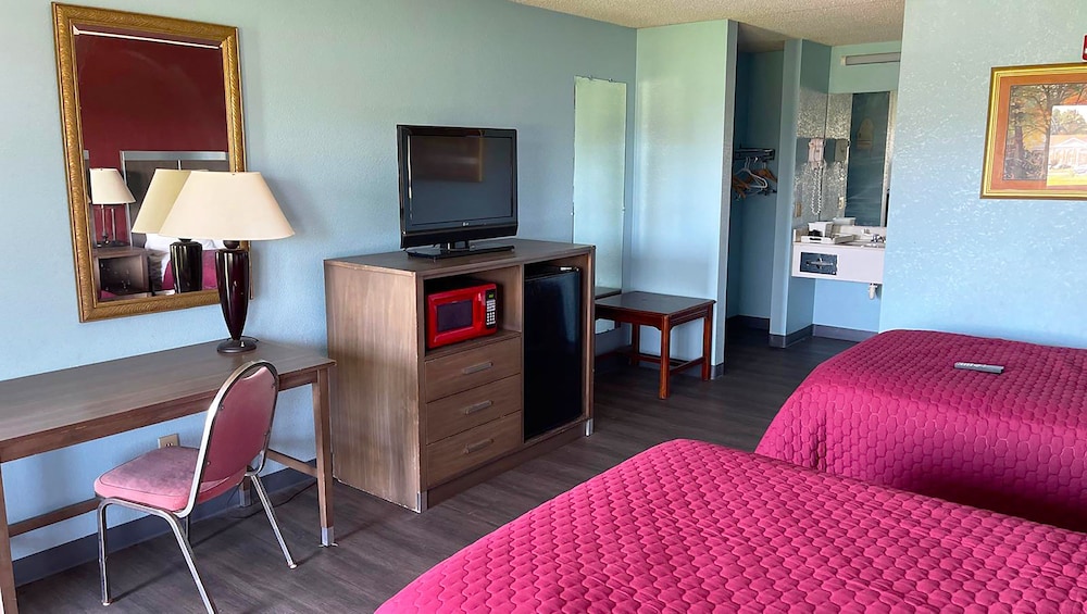 Mayfair Inn Williamston Hwy 64 36/50