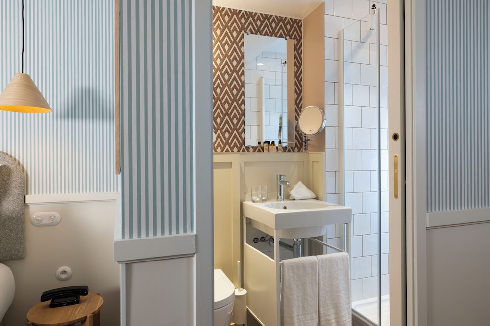 Le Petit Oberkampf Hotel and Spa 55/56