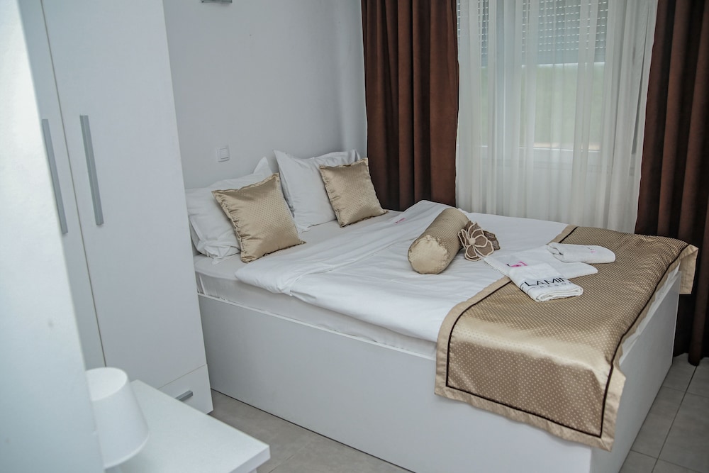 Flamingo Resort 6/43