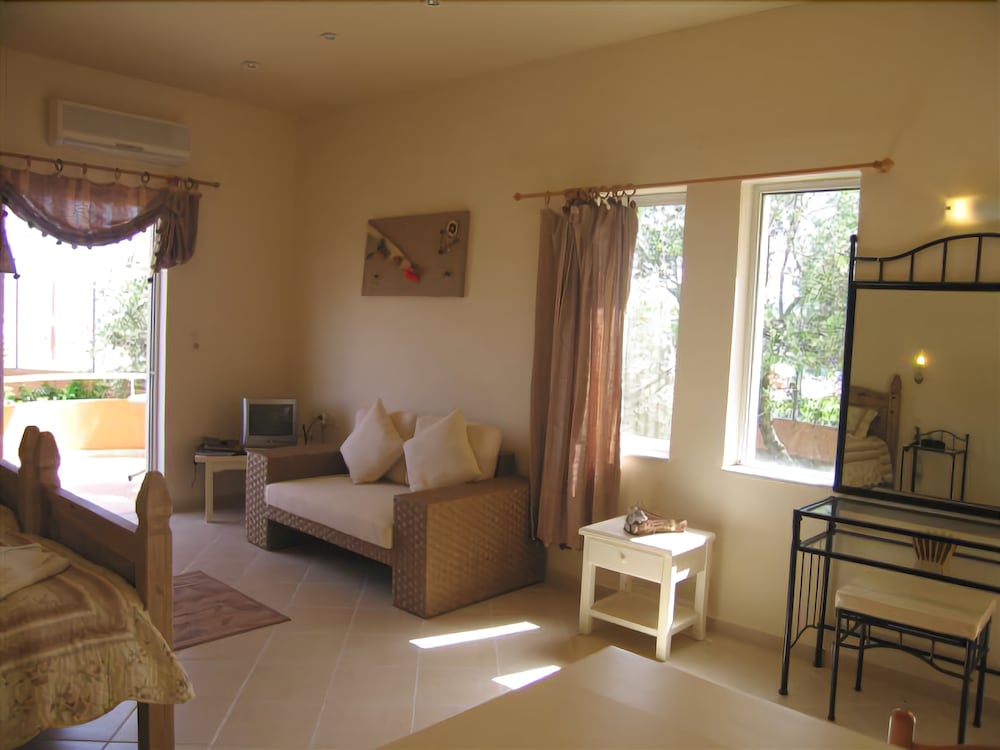 New Kydonia Suites & Studios 7/25