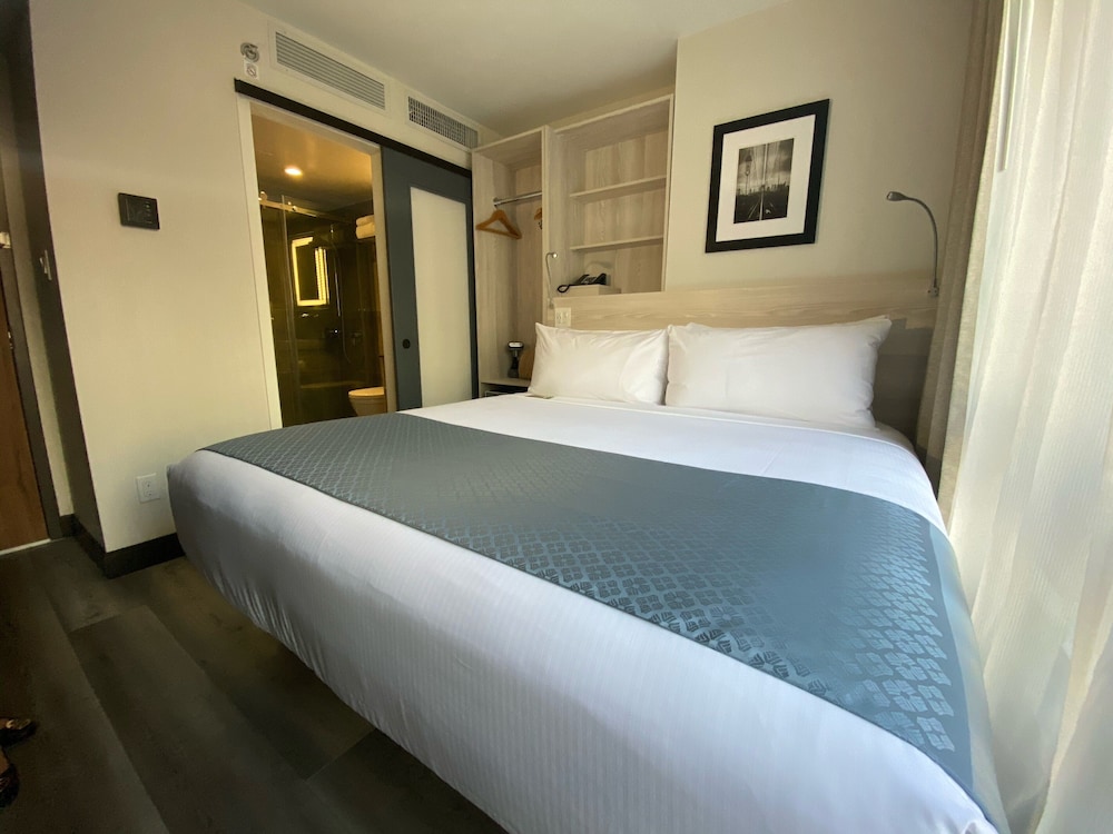 EMPIRE, KING BED