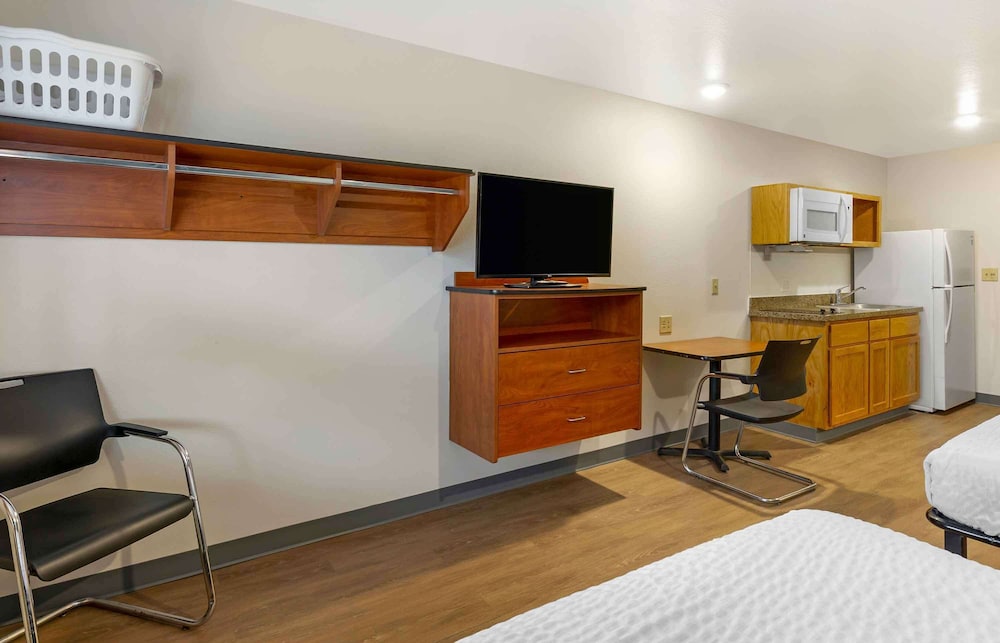 Extended Stay America Select Suites - Cleveland - Airport 23/33