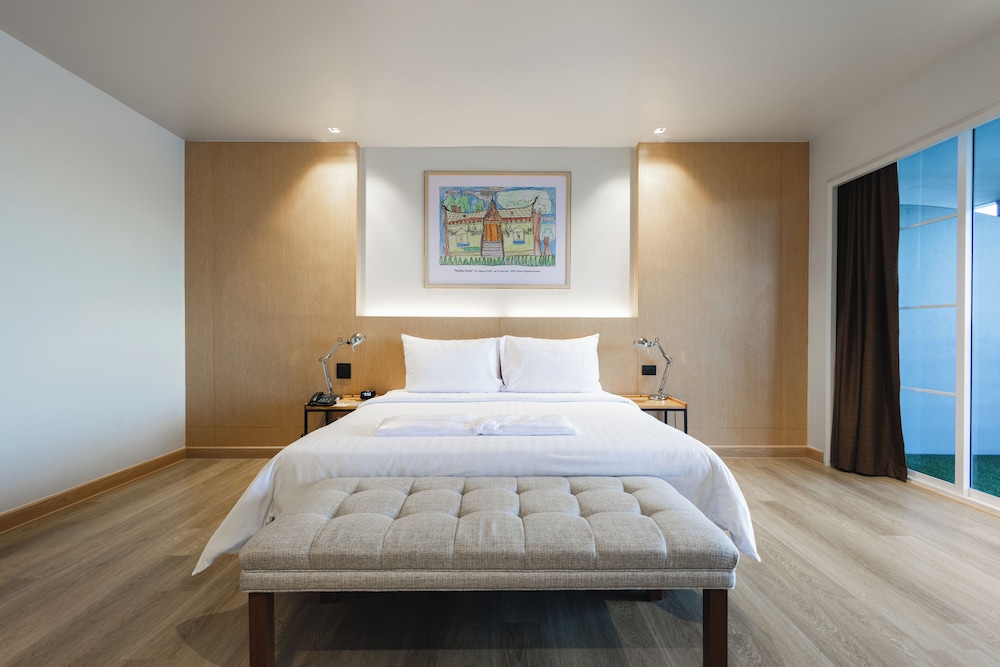 MODERN, PREMIER, KING BED, RIVER VIEW
