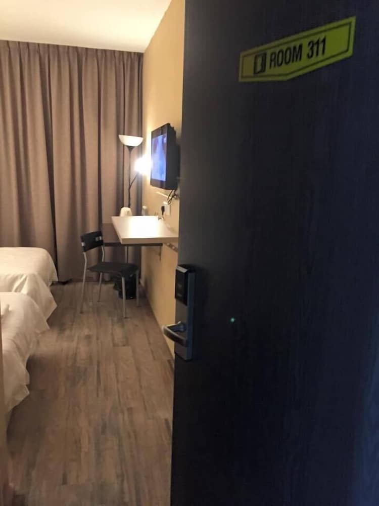 91 Street Boutique Inn 20/45