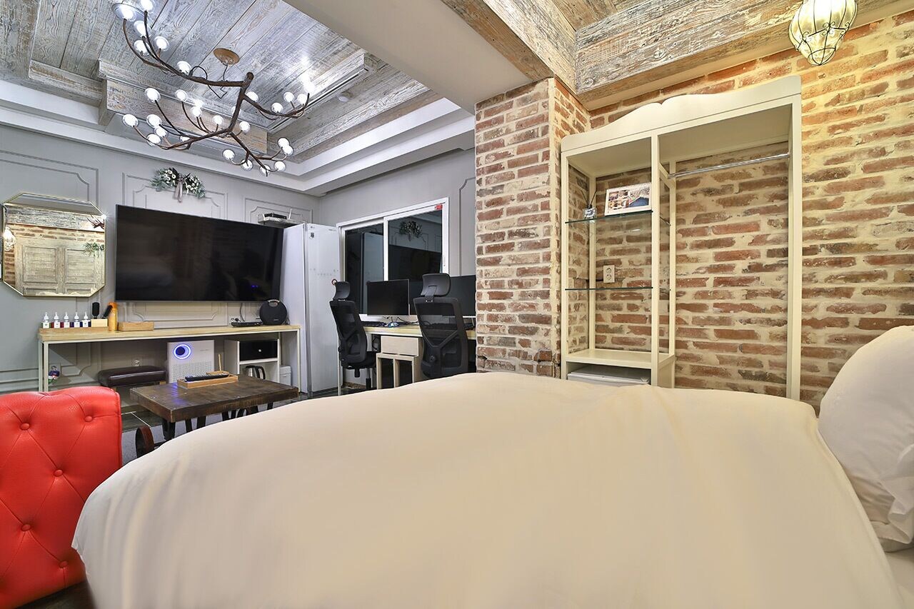 SUITE, SAUNA, BALCONY