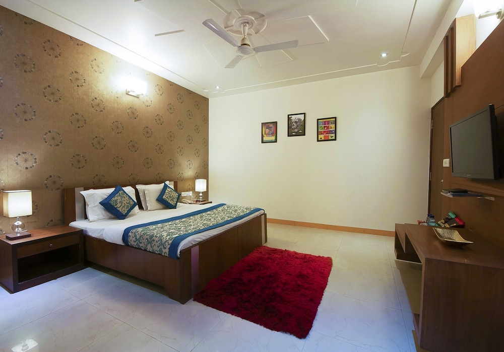 AIRPORT HOTEL DELHI 37 44/64