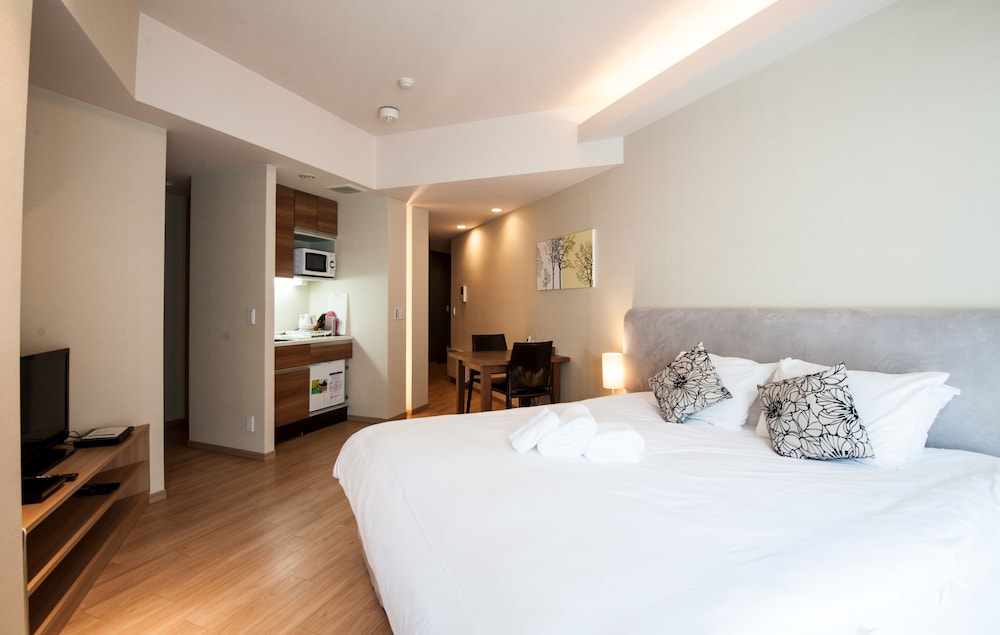 STUDIO, DOUBLE OR TWIN BED