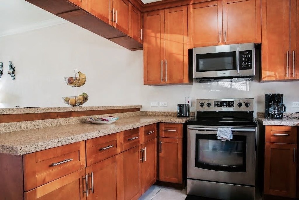 New Kingston Guest Apt At Sonoma Estate 2/26