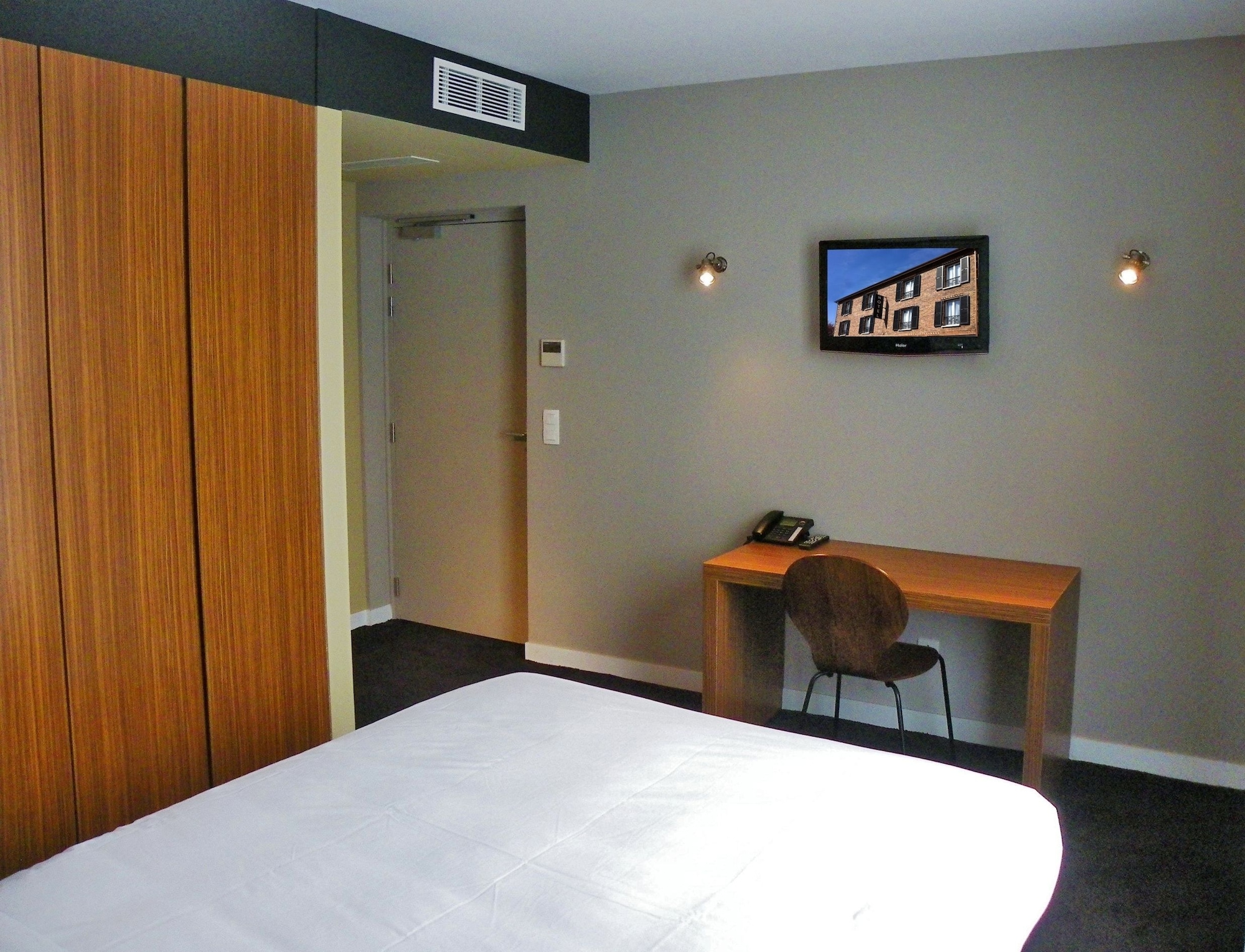 Room at Hotel Les Terres Blanches, CHATOU