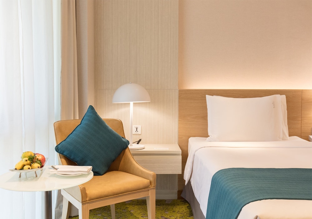 Holiday Inn Bangkok Hotel 20/76