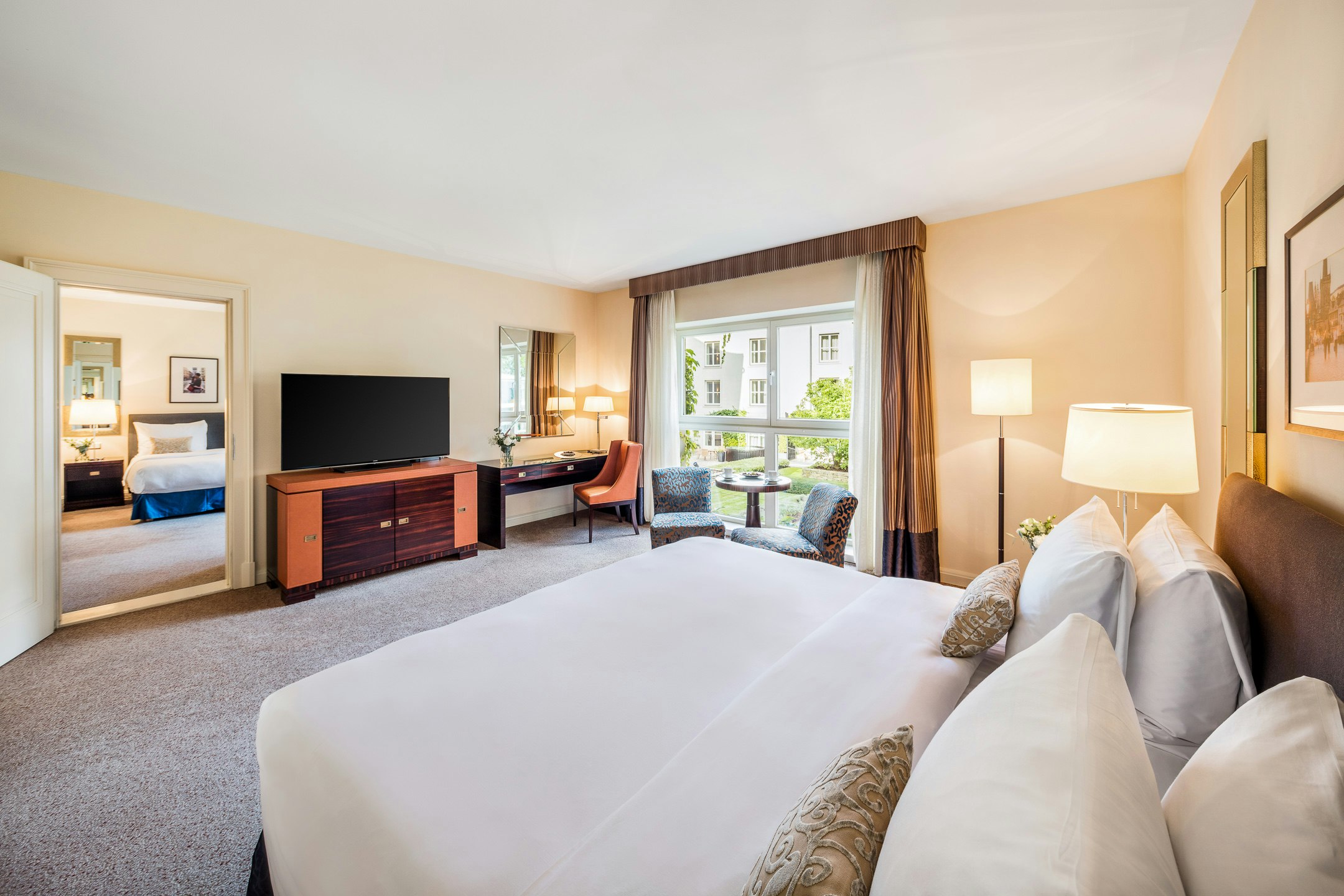 DELUXE, TWIN BEDS, GARDEN VIEW