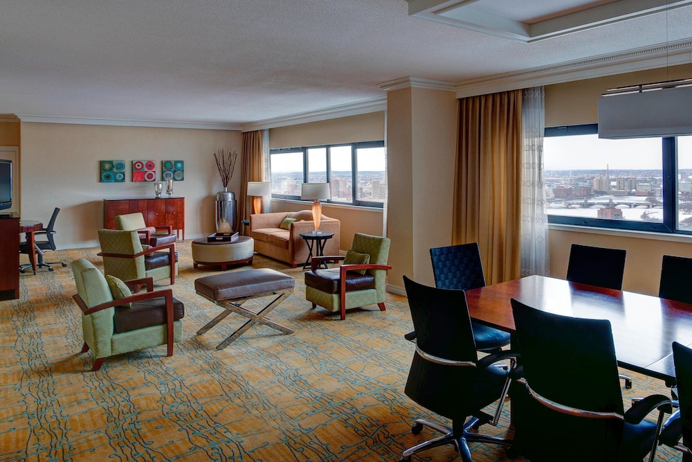 MARRIOTT COPLEY PLACE 33/53