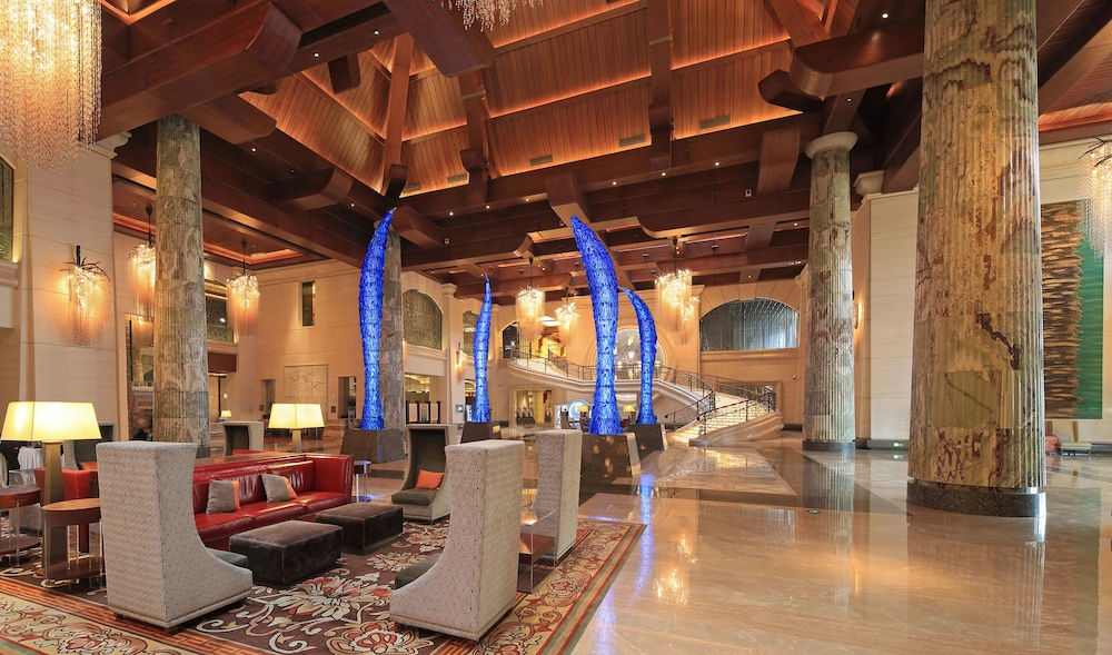Hilton Qingdao Golden Beach 53/58