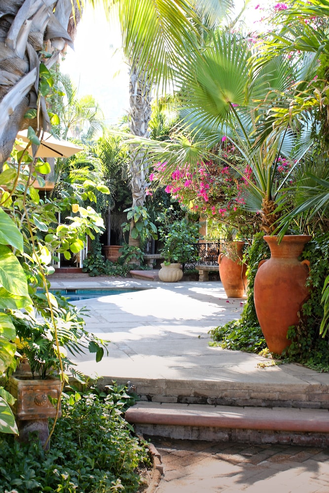 The Bungalows Hotel 37/50