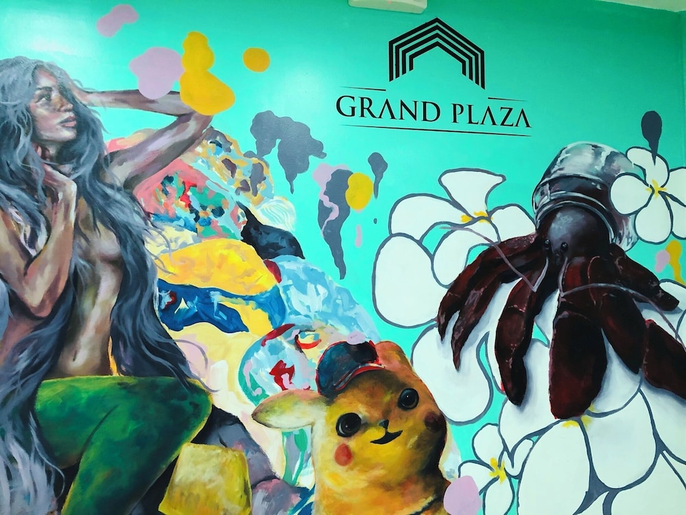 Grand Plaza Hotel 52/55